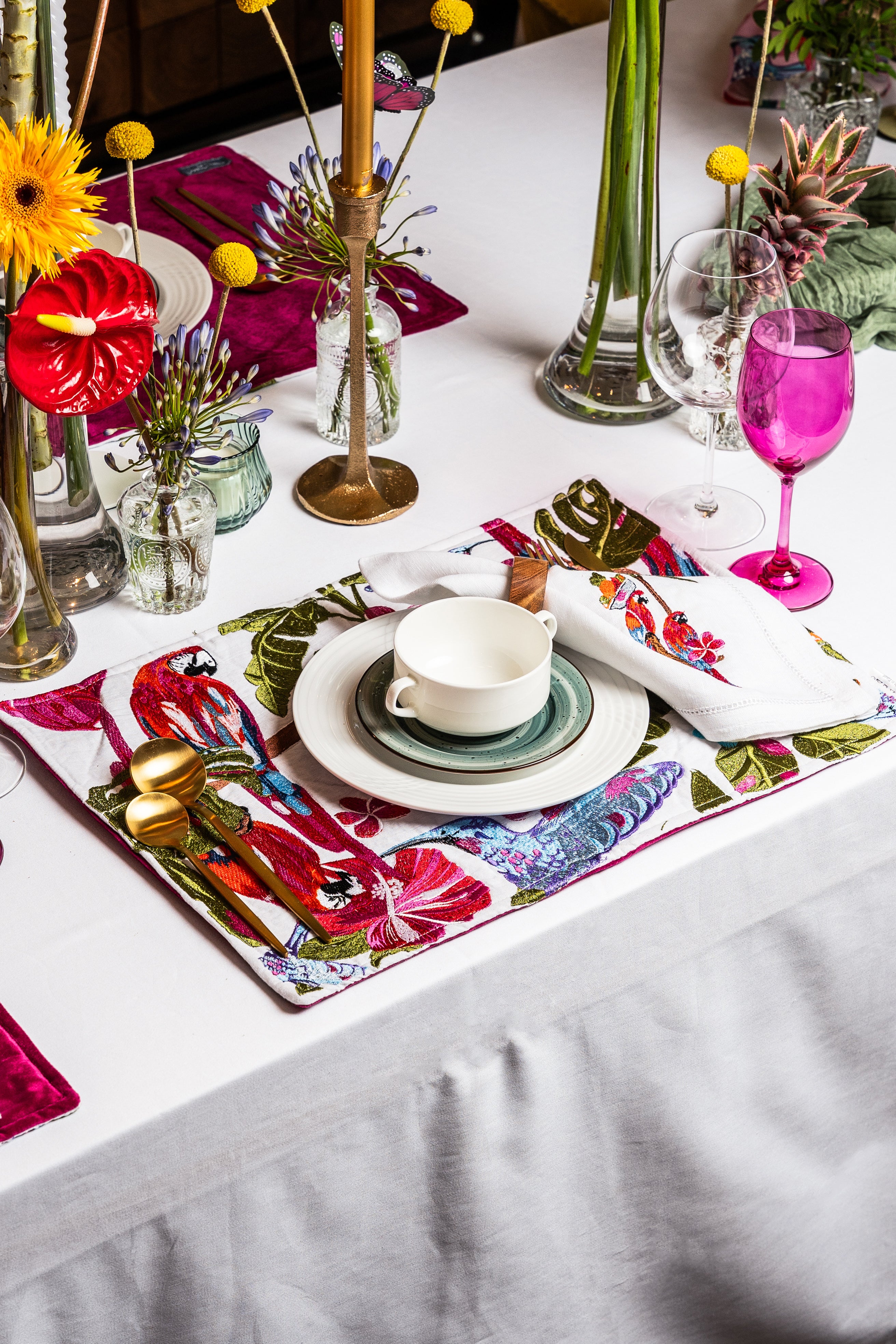 Elevate your Table with Premium Linen Napkins at Russell & Rose Home.
– RUSSELL & ROSE HOME
